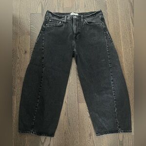 Abercrombie & Fitch women's black short barrel Jeans